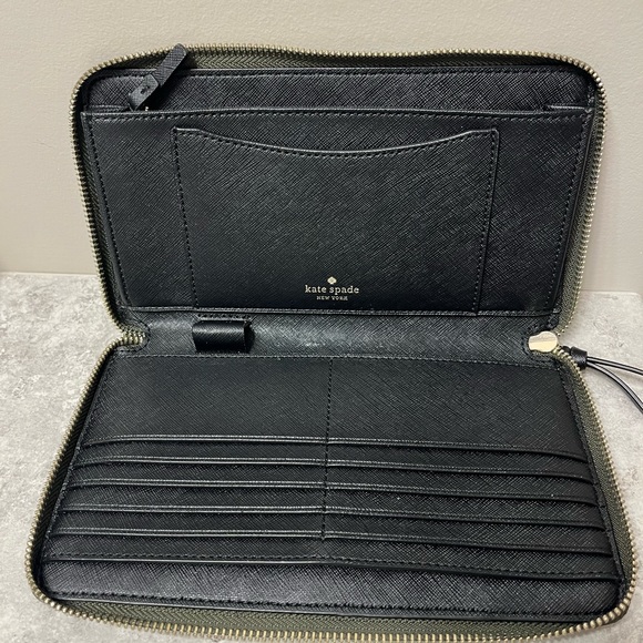 Kate Spade ♠️Wallet - Picture 4 of 4